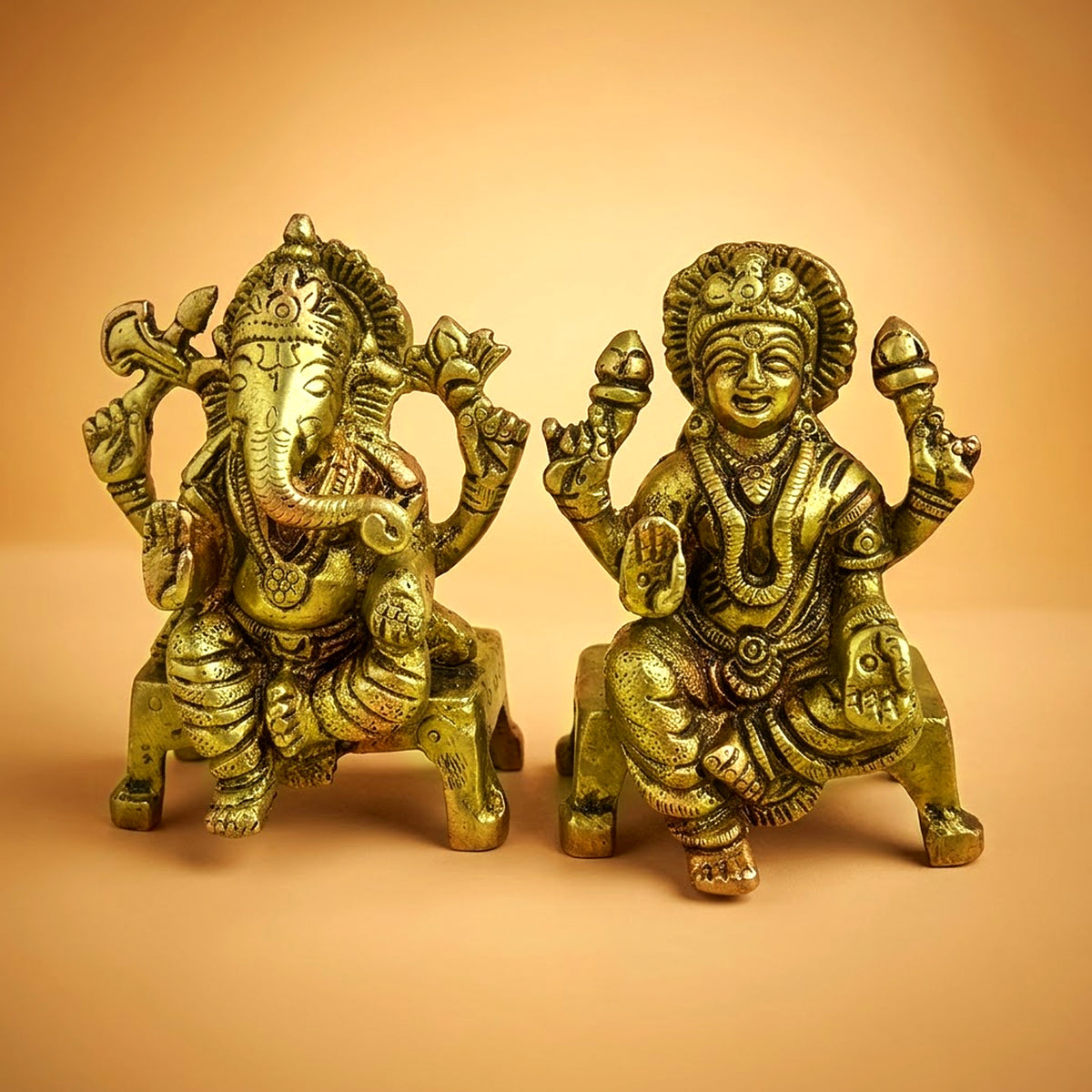 Brass Beautifully Carved Laxmi Ganpati Murti with Aasan 3.5 inch
