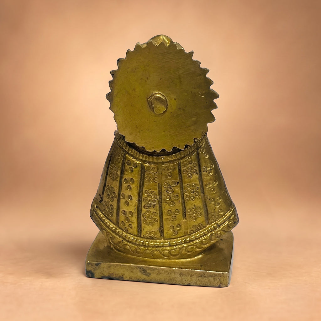 Khatu Shyam Baba statue shown in hand for scale