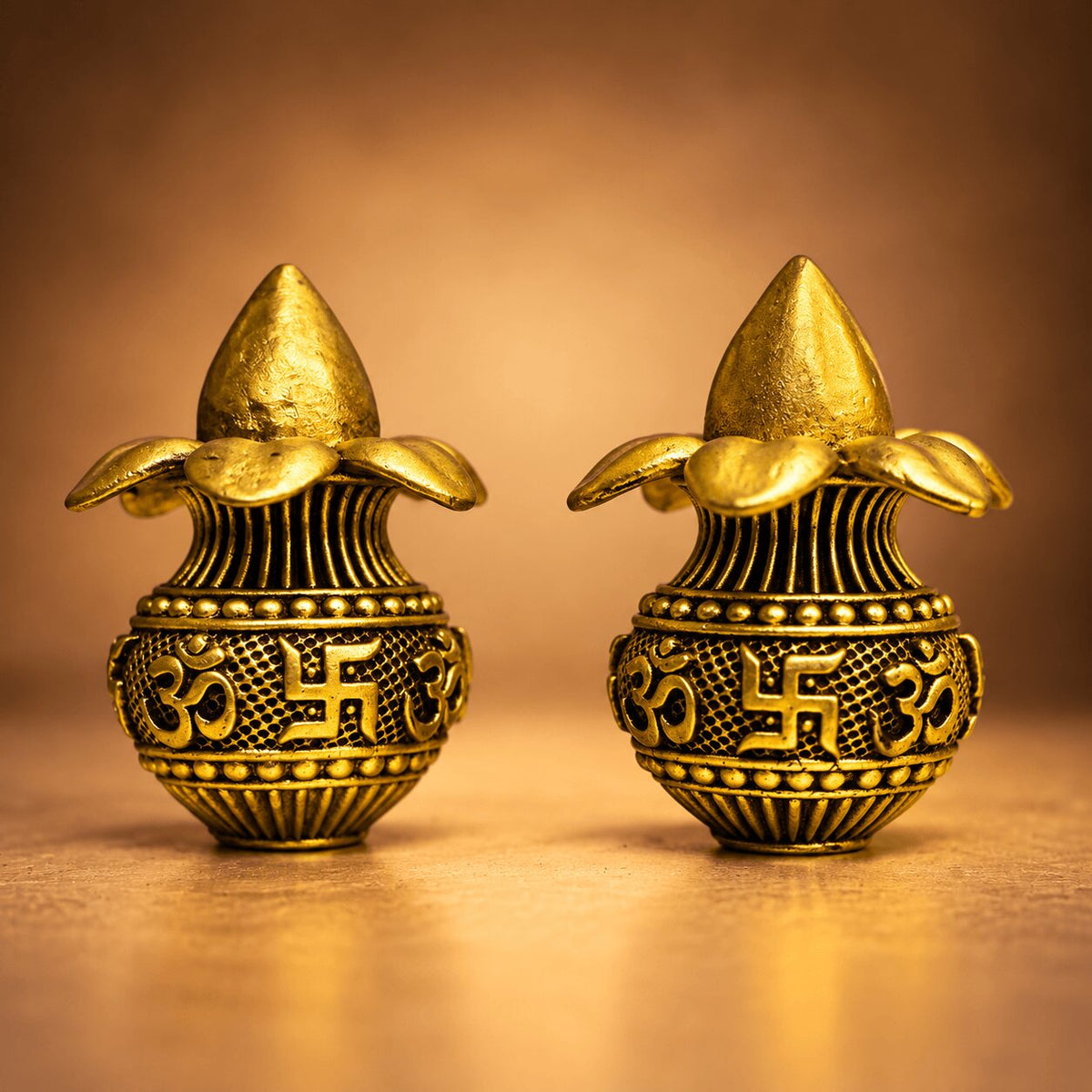 Brass Pair of Mangal Kalash with Coconut & Leaves 1.9 inch